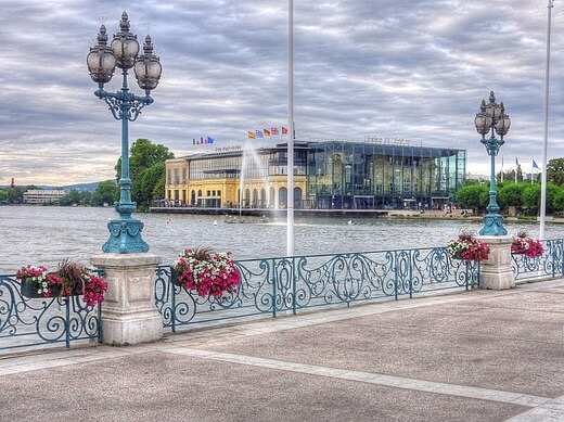 le casino d'enghien les bains n'est pas le plus grands casinos du monde mais celui de france